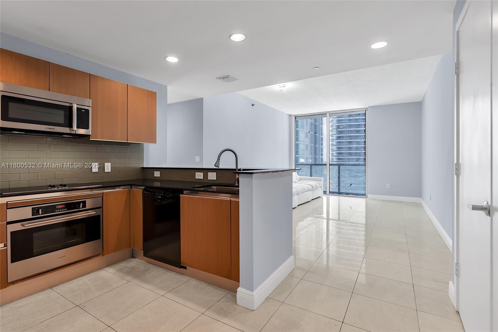 1060 Brickell Ave #1811, Miami FL 33131