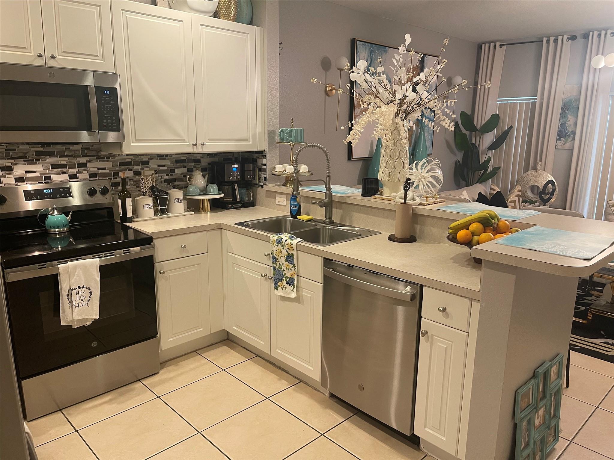 Homes for sale in Oakland Park, FL | 3017 Nw 30Th Ave, Oakland Park, FL 33311 | MLS# F10503096