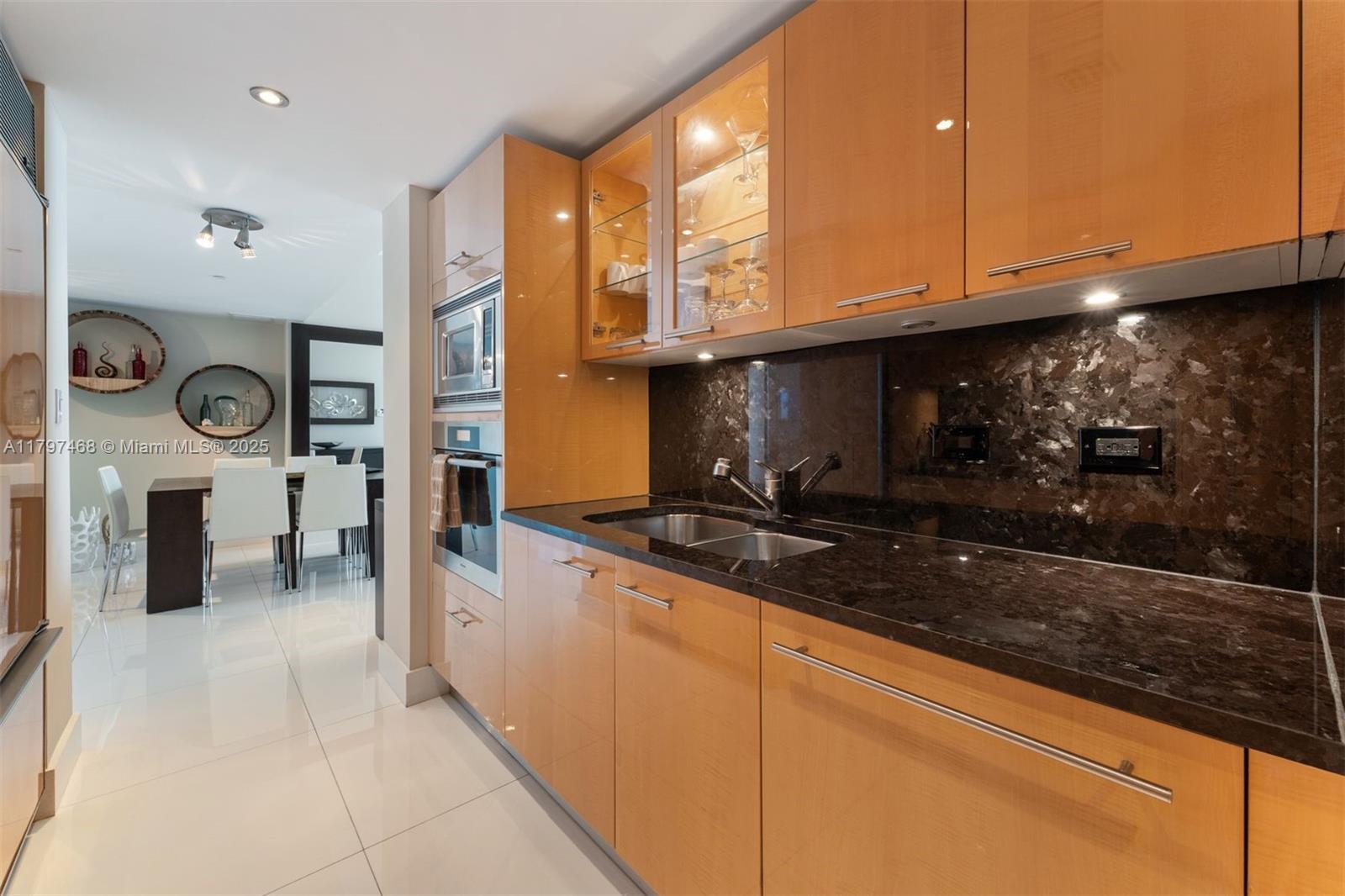 6801 Collins Ave #PH10, Miami Beach FL 33141