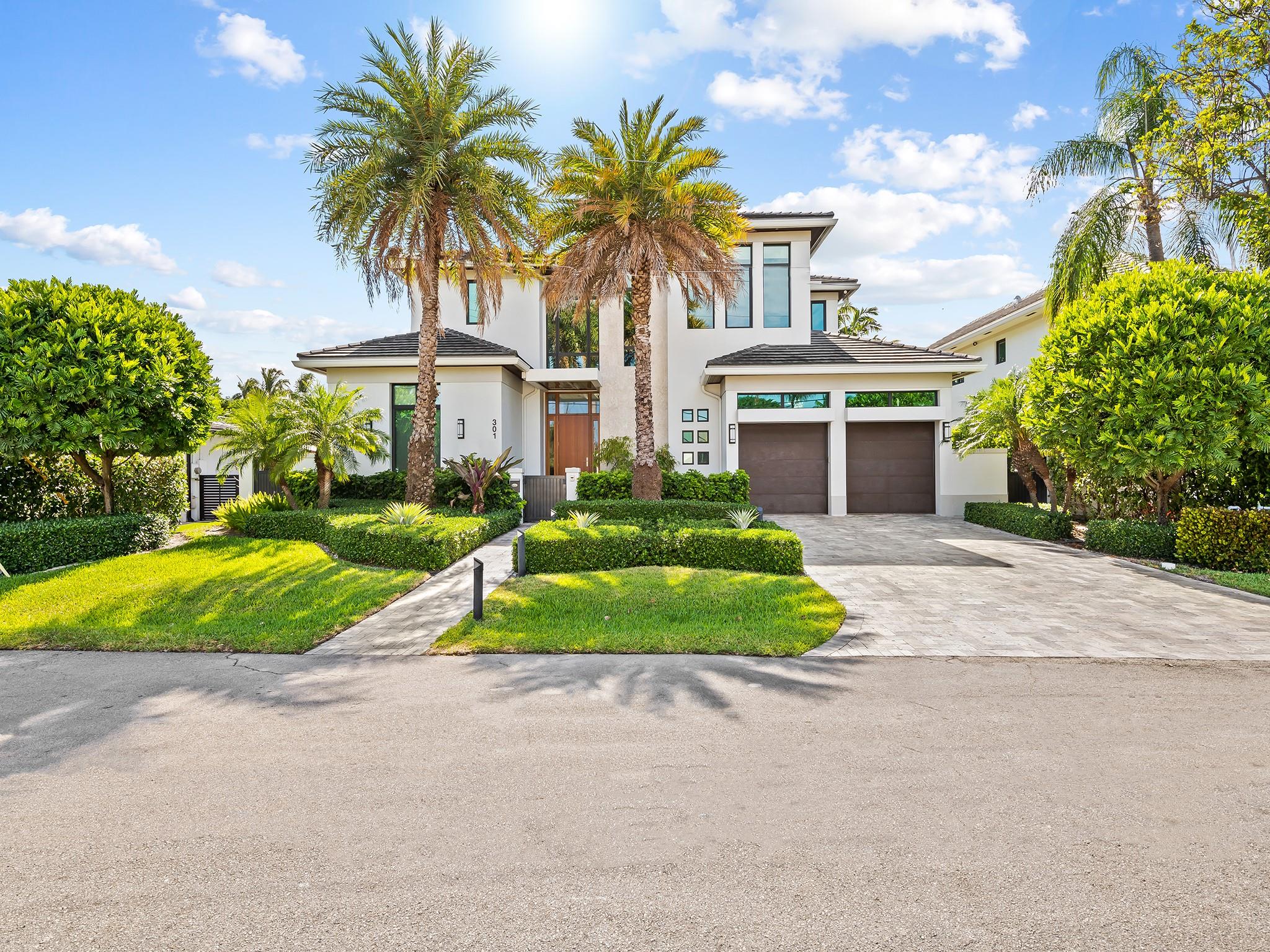 Gorgeous Las Olas property!  This stunning home showcases the elegant architecture, lush landscaping and a grand entrance with 25-foot vaulted ceilings. Call for a private showing today.