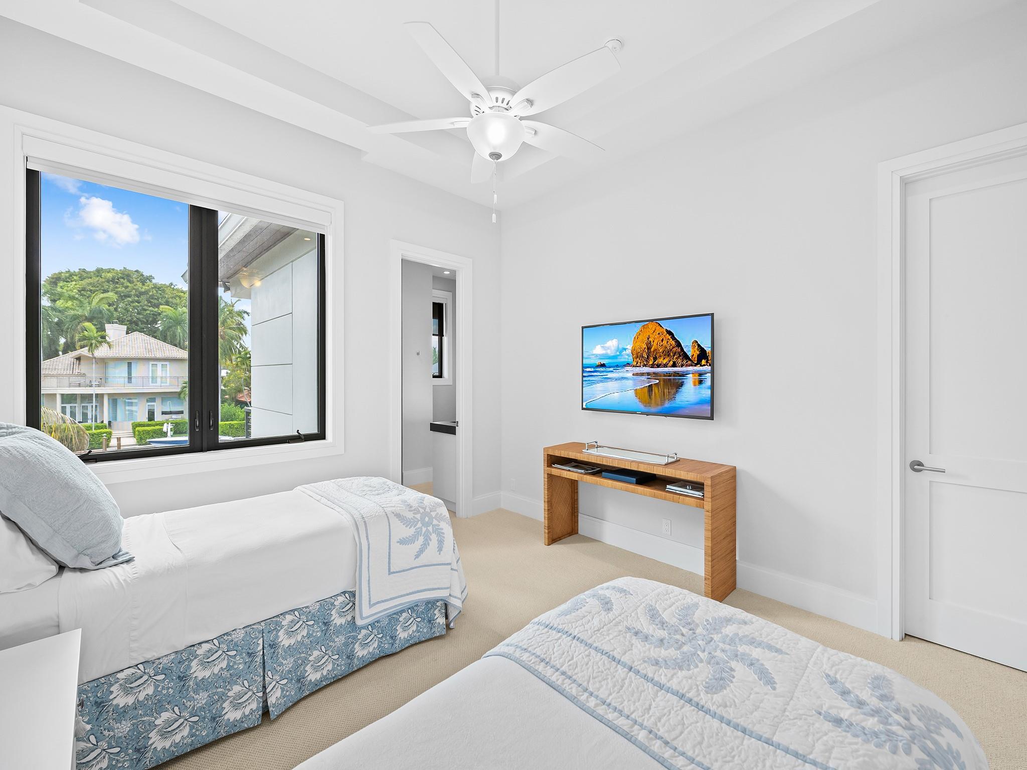 Electric blinds in all bedrooms upstairs