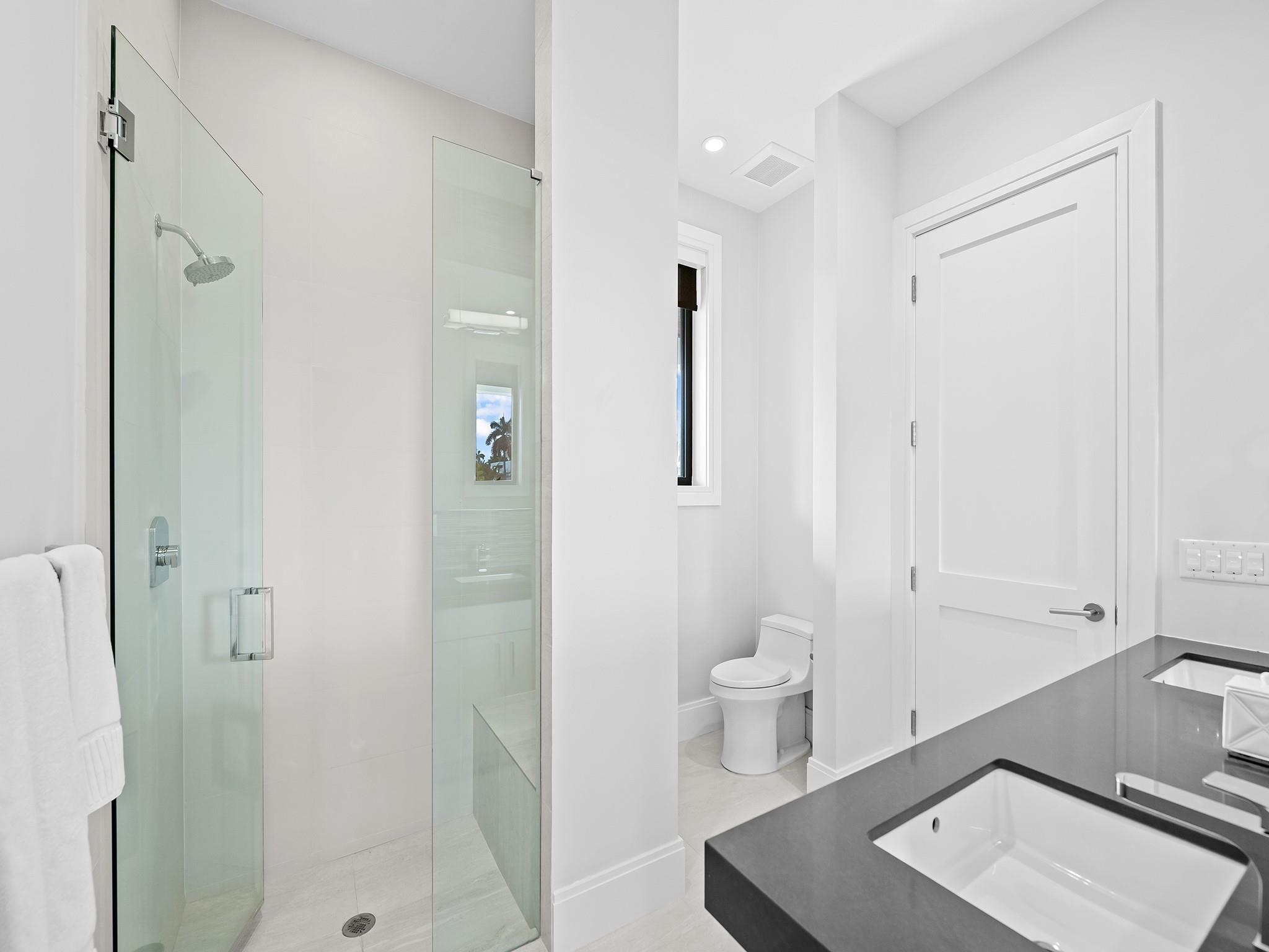 A view of the 2nd bathroom upstairs