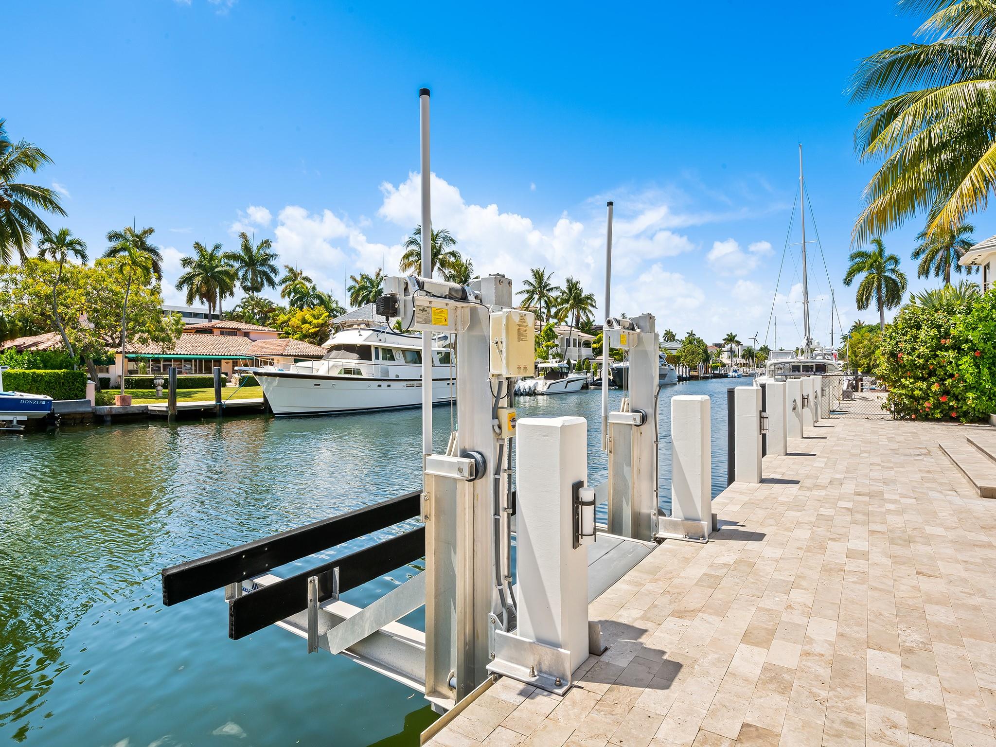 Neptunes 15K boat lift for the yachting enthusiast. Direct ocean access. No fixed bridges