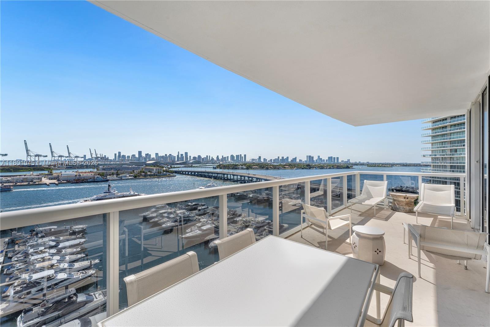 Apartamento à Venda em Miami Beach, FL