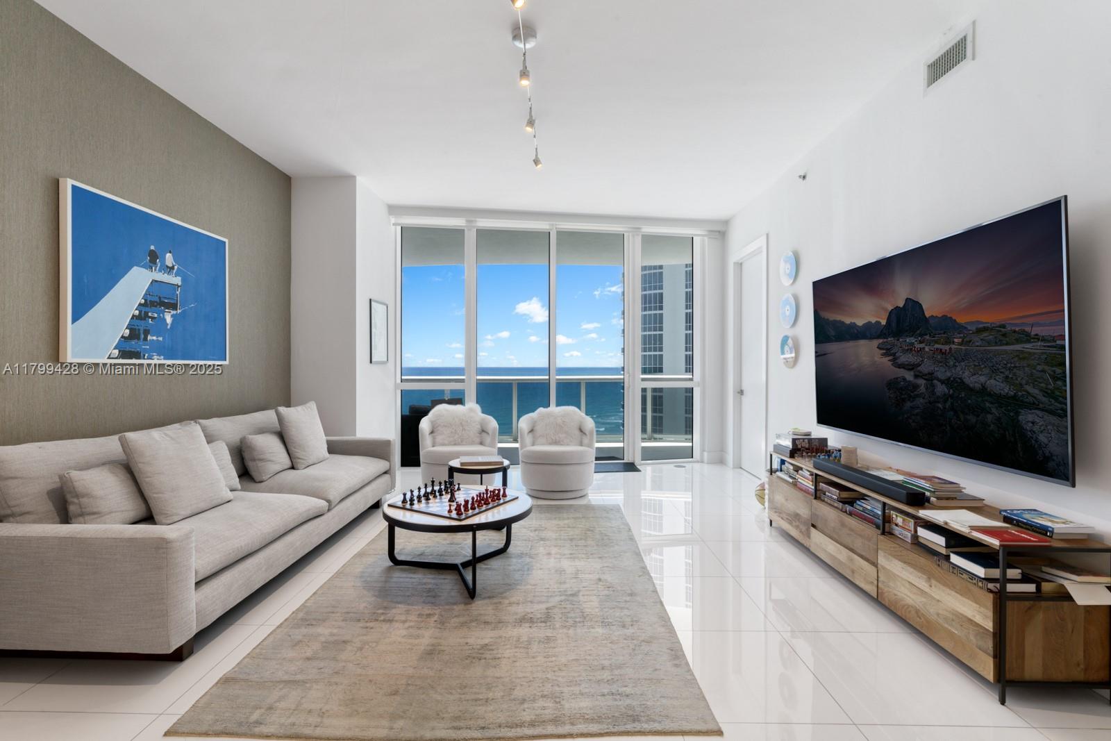 Apartamento à Venda em Sunny Isles Beach, FL