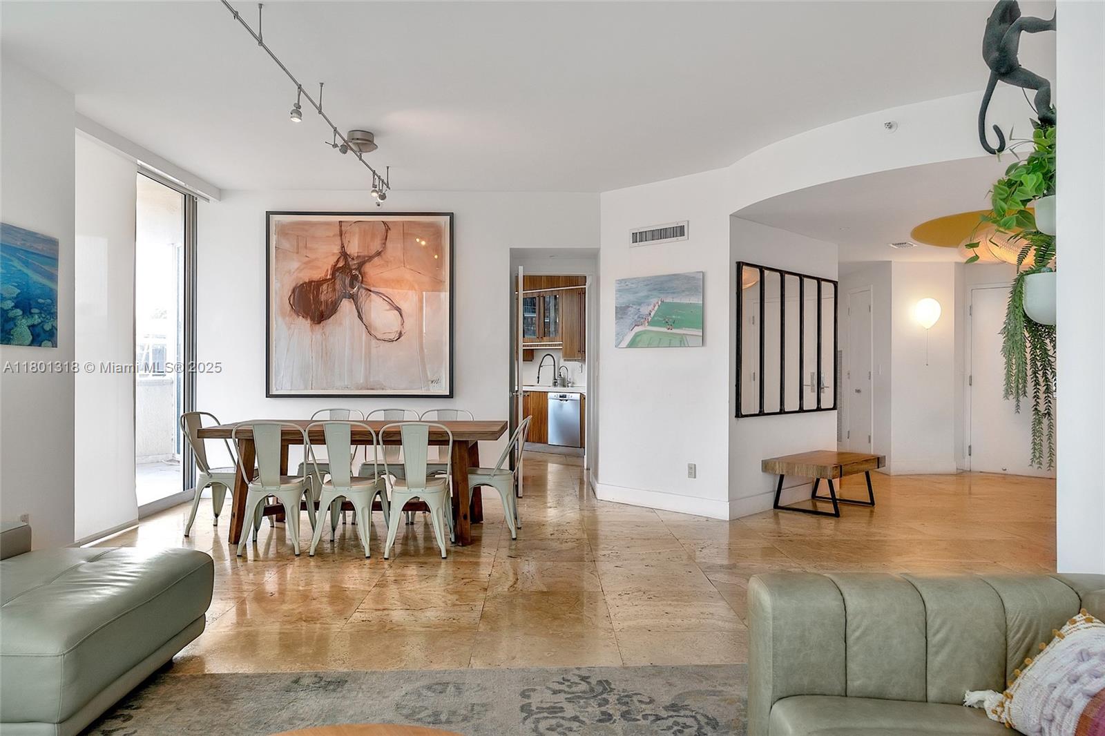 300 S Pointe Dr #403, Miami Beach FL 33139