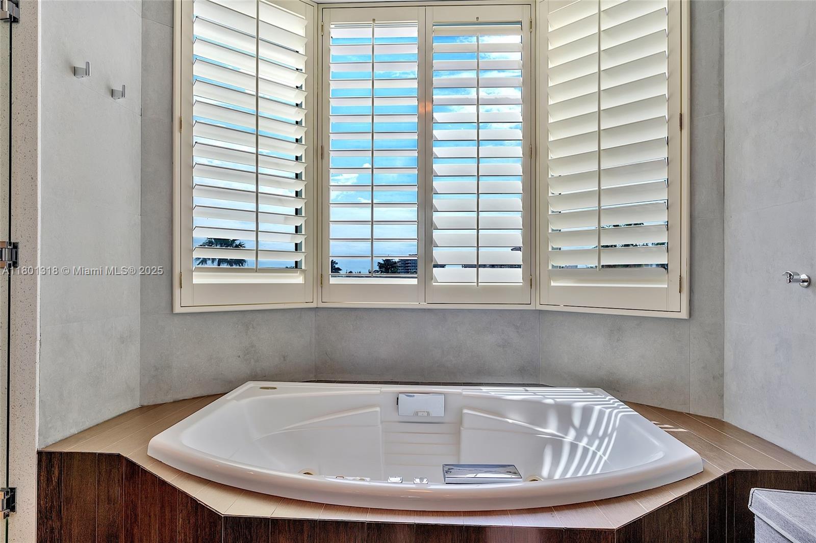 300 S Pointe Dr #403, Miami Beach FL 33139