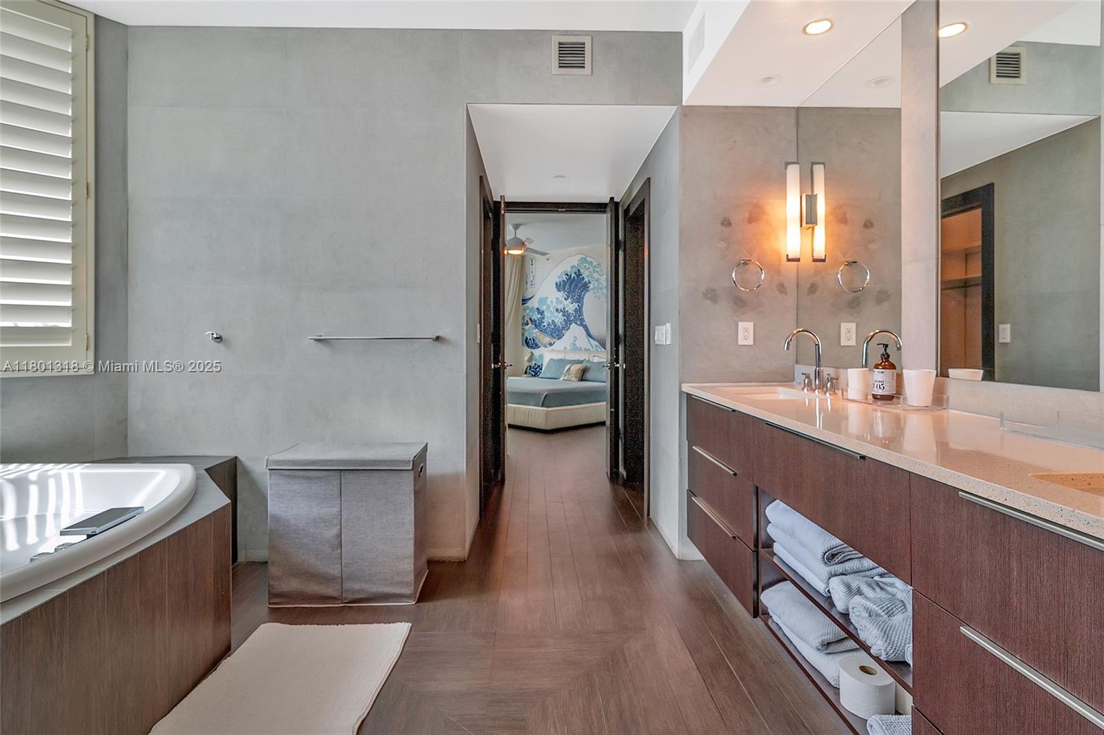 300 S Pointe Dr #403, Miami Beach FL 33139