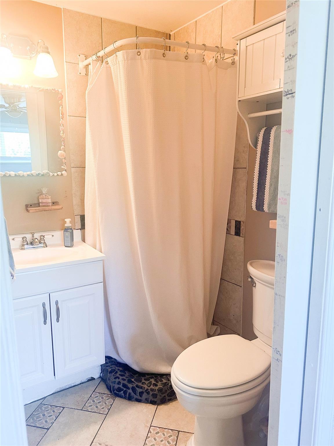 2nd ensuite bathroom