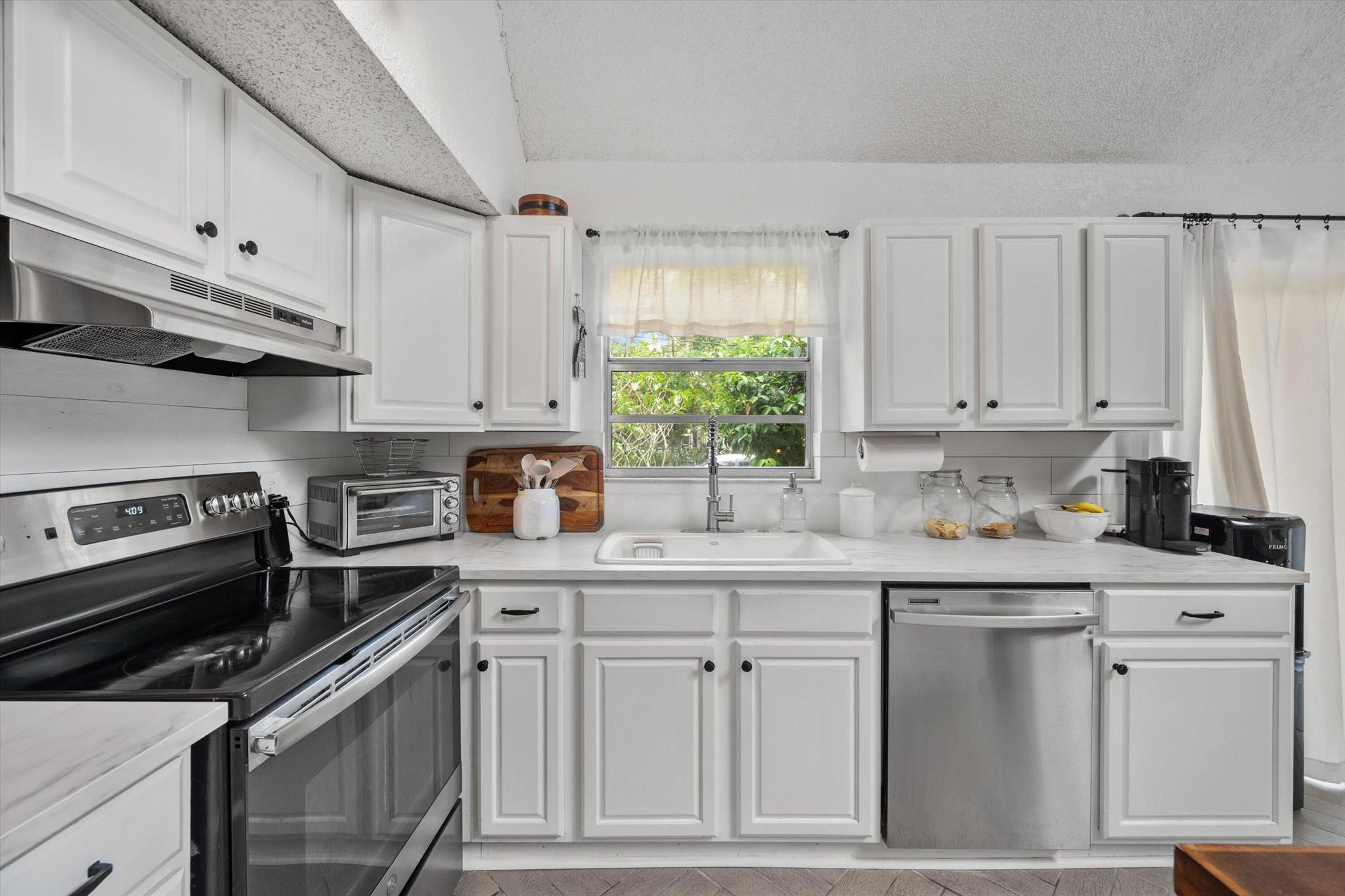 12389 186th Street N