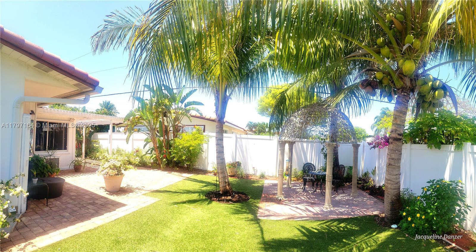 2241 NE 38th St #0, Lighthouse Point FL 33064