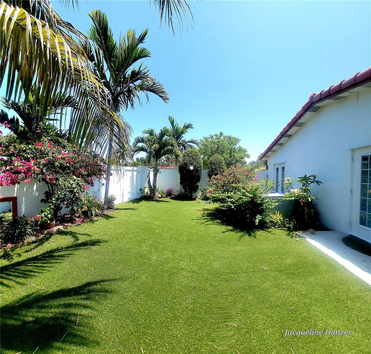 2241 NE 38th St #0, Lighthouse Point FL 33064