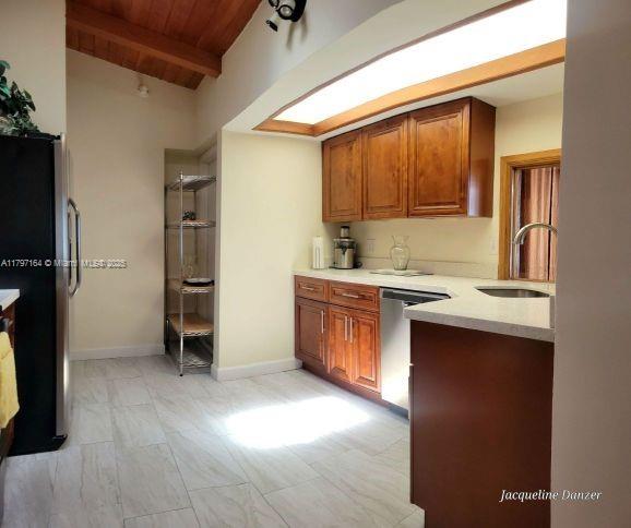 2241 NE 38th St #0, Lighthouse Point FL 33064