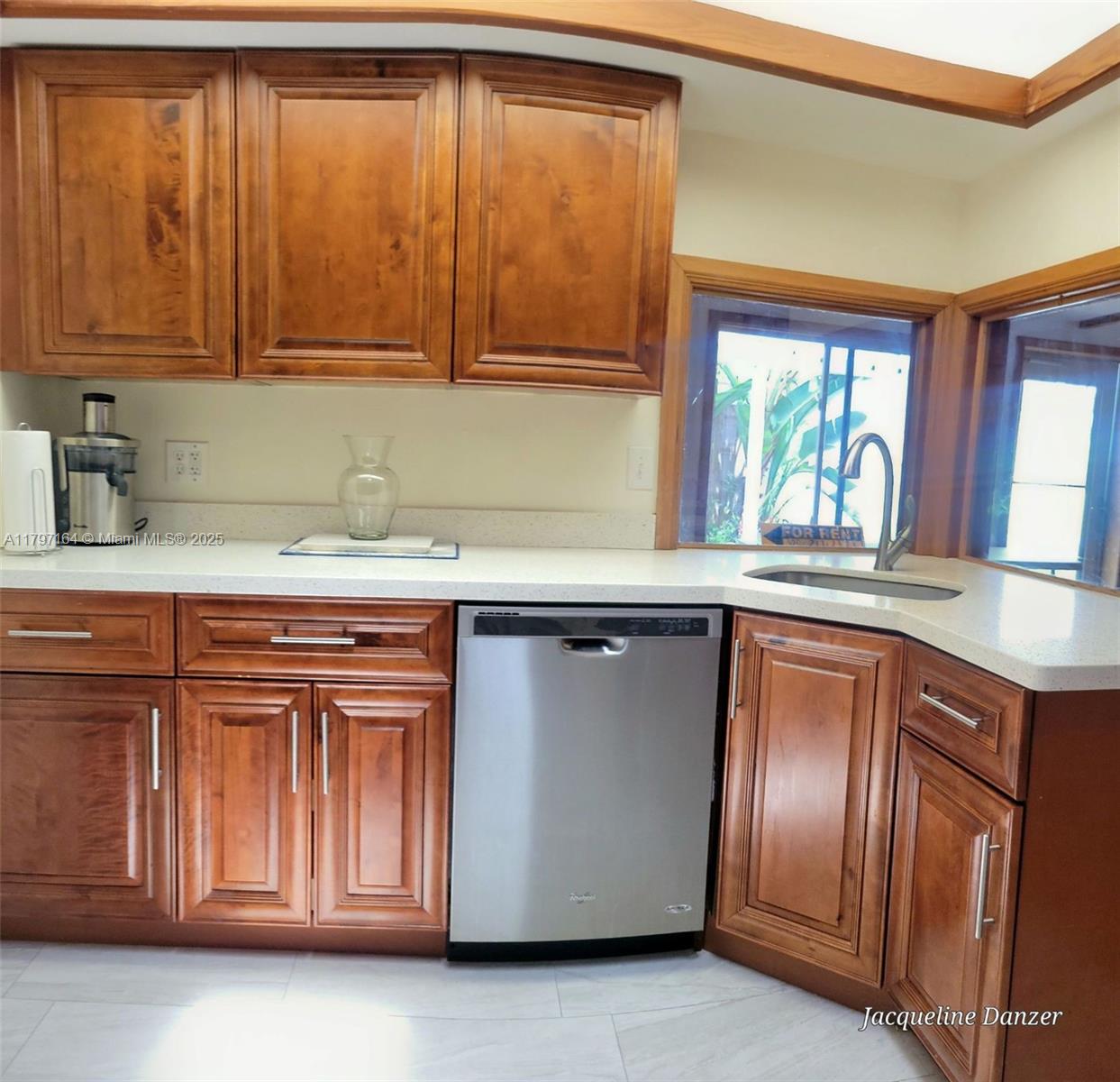 2241 NE 38th St #0, Lighthouse Point FL 33064
