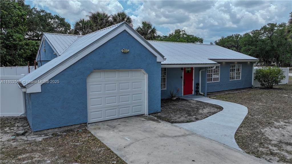 Homes for sale in La Belle, FL | 4002 Cascade Lane, La Belle, FL 33935 | MLS# A11802510