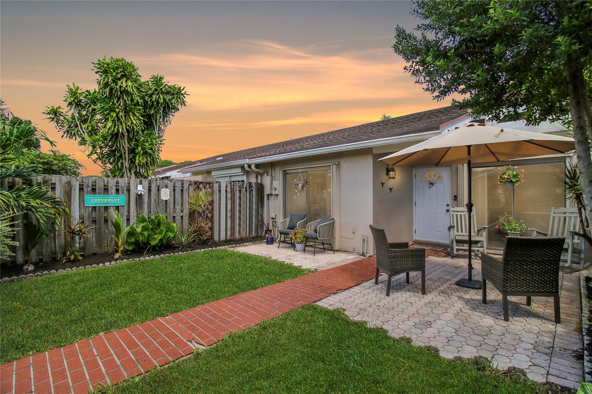 5112 E Lakes Dr Deerfield Beach FL 33064 | F10503423