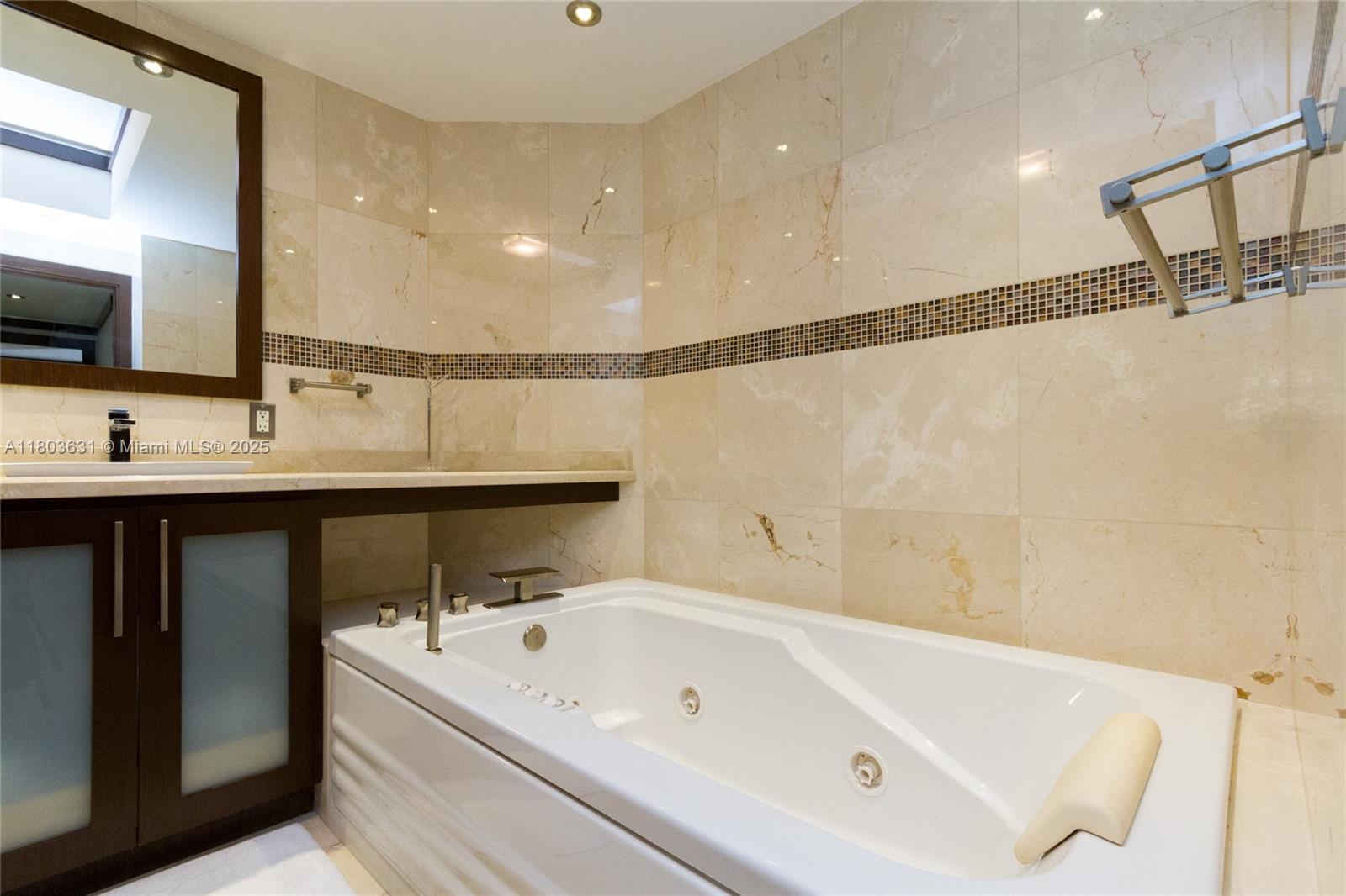 4775 Collins Ave #1201, Miami Beach FL 33140