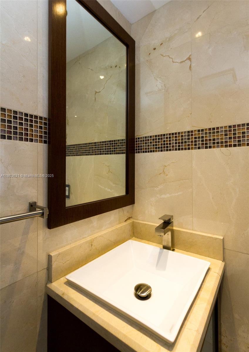 4775 Collins Ave #1201, Miami Beach FL 33140
