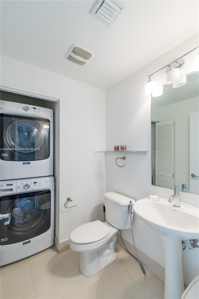 888 Biscayne Blvd #2103, Miami FL 33132