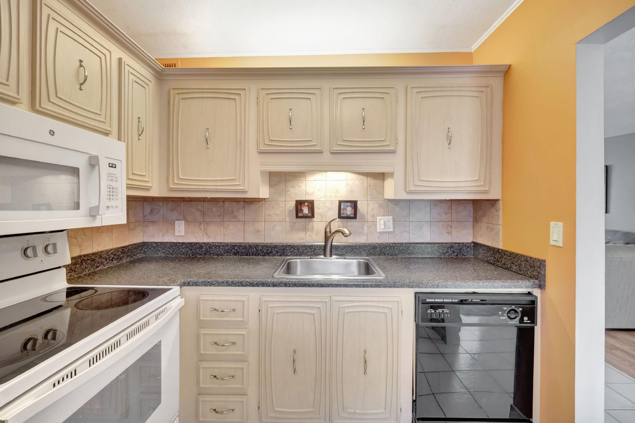 Homes for sale in Lauderdale Lakes, FL | 2841 Somerset Dr #318, Lauderdale Lakes, FL 33311 | MLS# F10503553