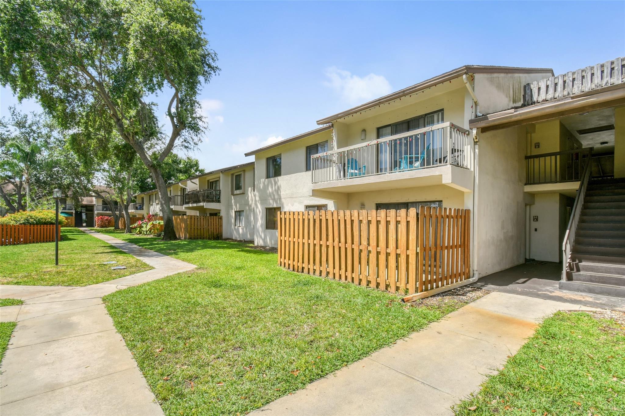 3402 Gardens East Drive Palm Beach Gardens FL 33410 | F10504000