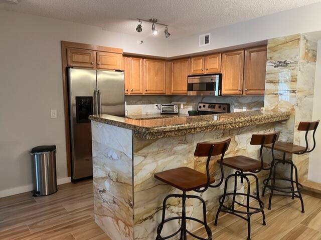 Yacht Club On The Intraco