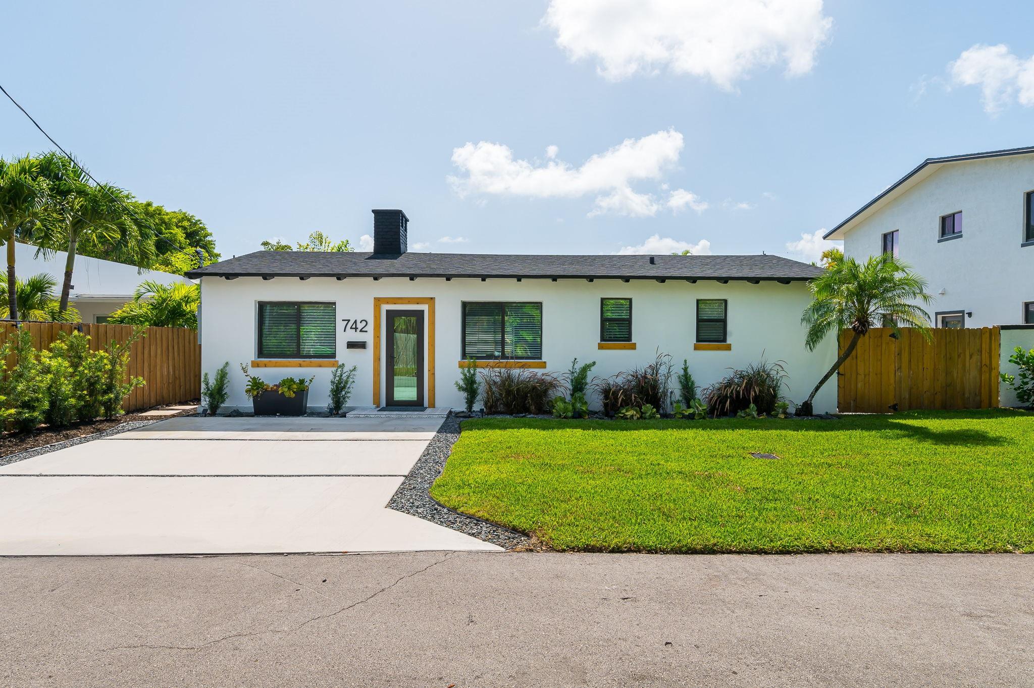 742 Ne 17th Ave Fort Lauderdale FL 33304 | F10503991