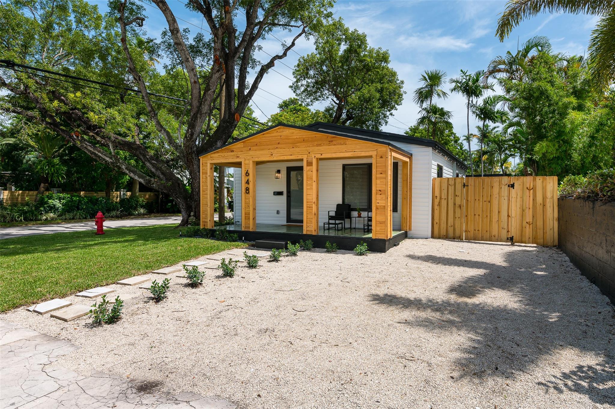 648 Ne 16th Ter Fort Lauderdale FL 33304 | F10504021