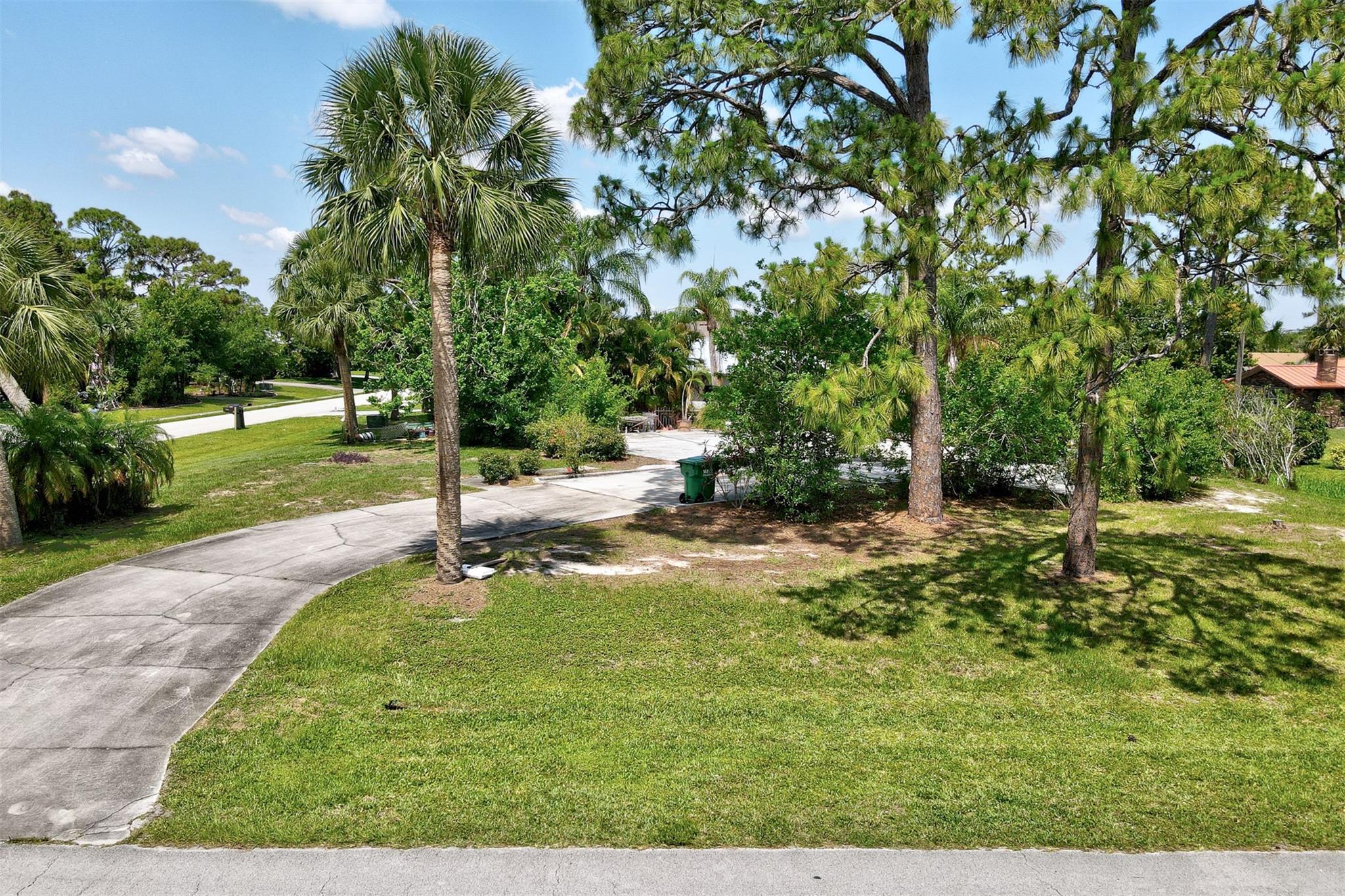 Homes for sale in Sebastian, FL | 702 Lake Dr, Sebastian, FL 32958 | MLS# F10504153