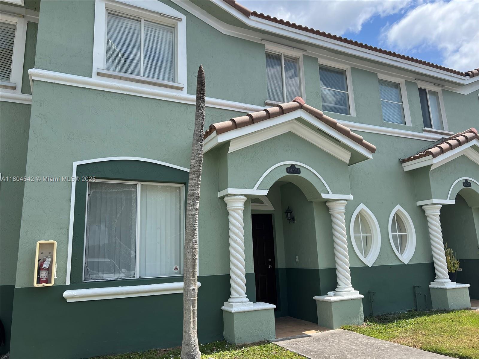 Shoma Townhomes At Keysco