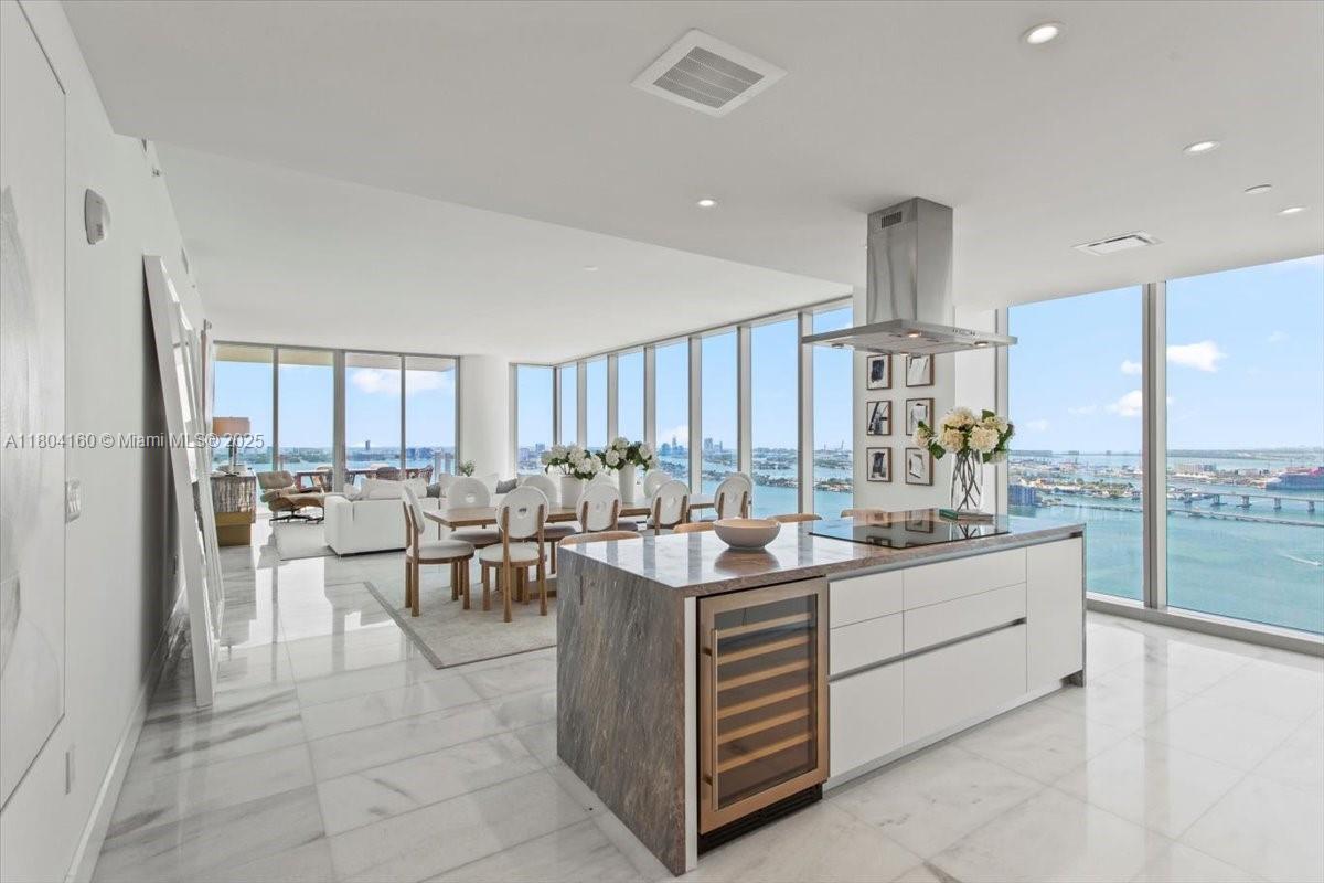 Condo for Sale in Miami, FL
