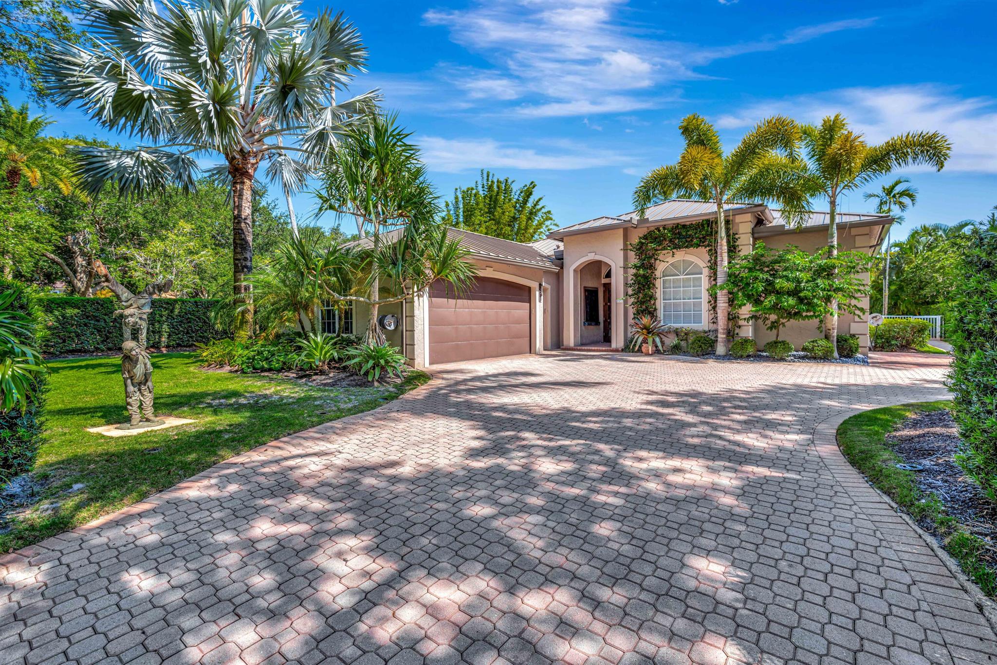 If you're looking for the perfect opportunity to join residents of the premier Platinum-ranked yacht & country club in South Florida, this move-in ready single-family home is it! Admirals Cove welcomes new members with open arms delivering a vibrant, amenity-rich lifestyle. Join in the fun with 45 holes of championship golf, a private marina with deep-water ocean access and no fixed bridges, two clubhouses, multiple dining venues from casual to fine dining, Har-Tru tennis courts, pickleball, state-of-the-art fitness centers, a luxury spa and salon, 32-suite boutique hotel for members and their guests, on-site banking, ultra security, roaming paramedics, and a year-round calendar of social events. This fully renovated home features a spacious yard, large patio & pool, and a 2024 roof.
