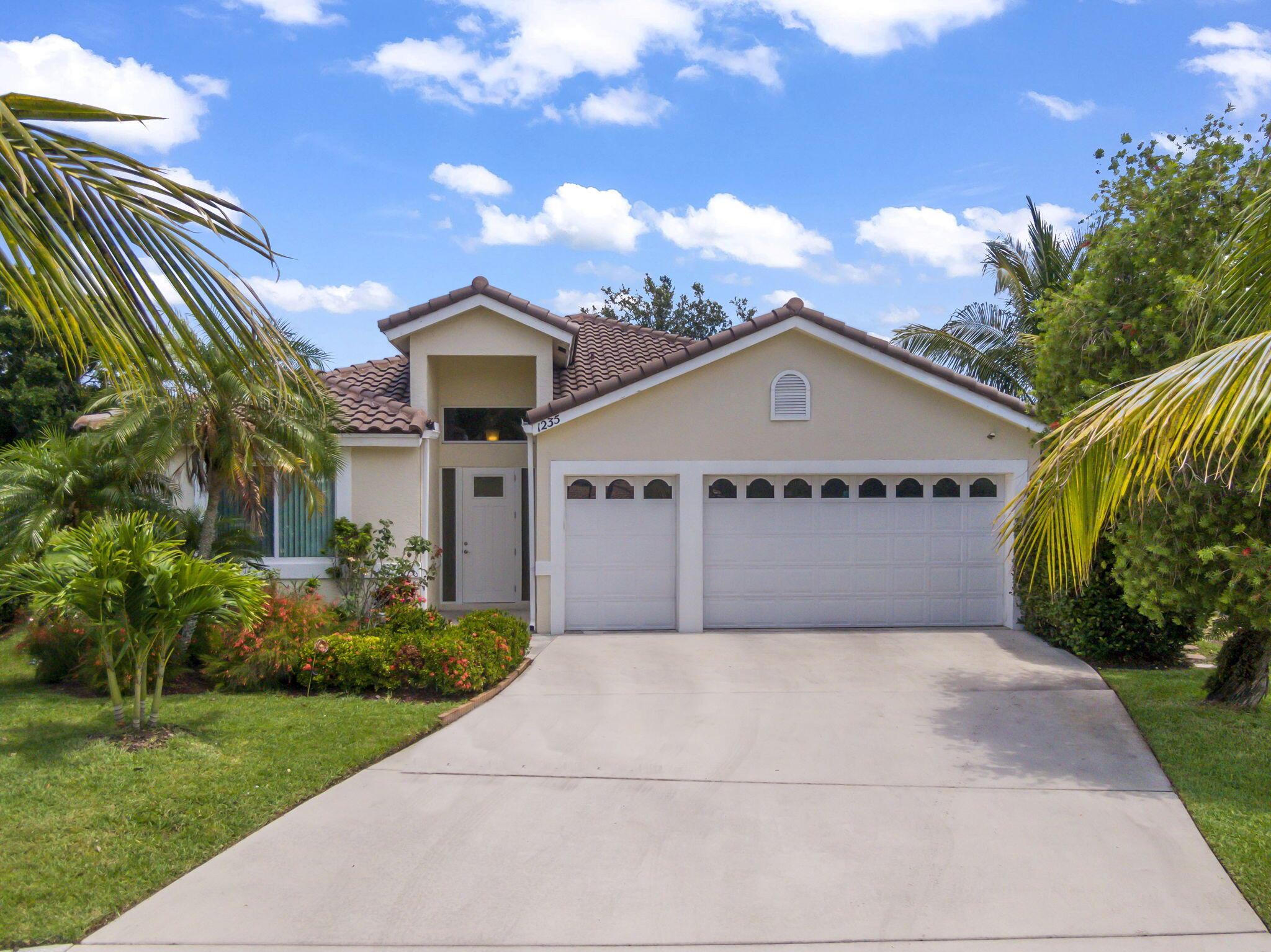 Homes for sale in Port St Lucie, FL | 1235 Sw Briarwood Dr, Port St Lucie, FL 34986 | MLS# R11091789