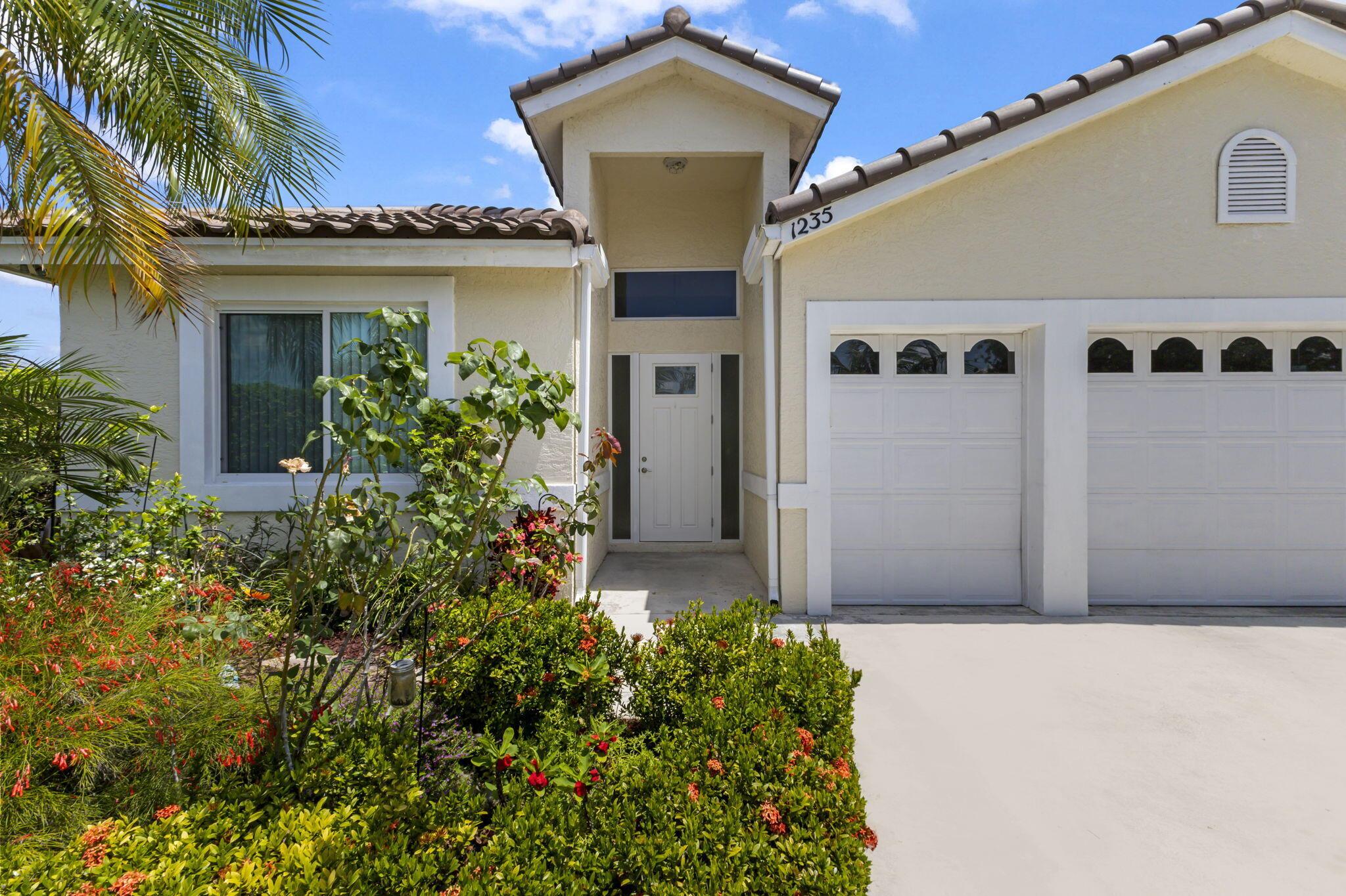 Homes for sale in Port St Lucie, FL | 1235 Sw Briarwood Dr, Port St Lucie, FL 34986 | MLS# R11091789