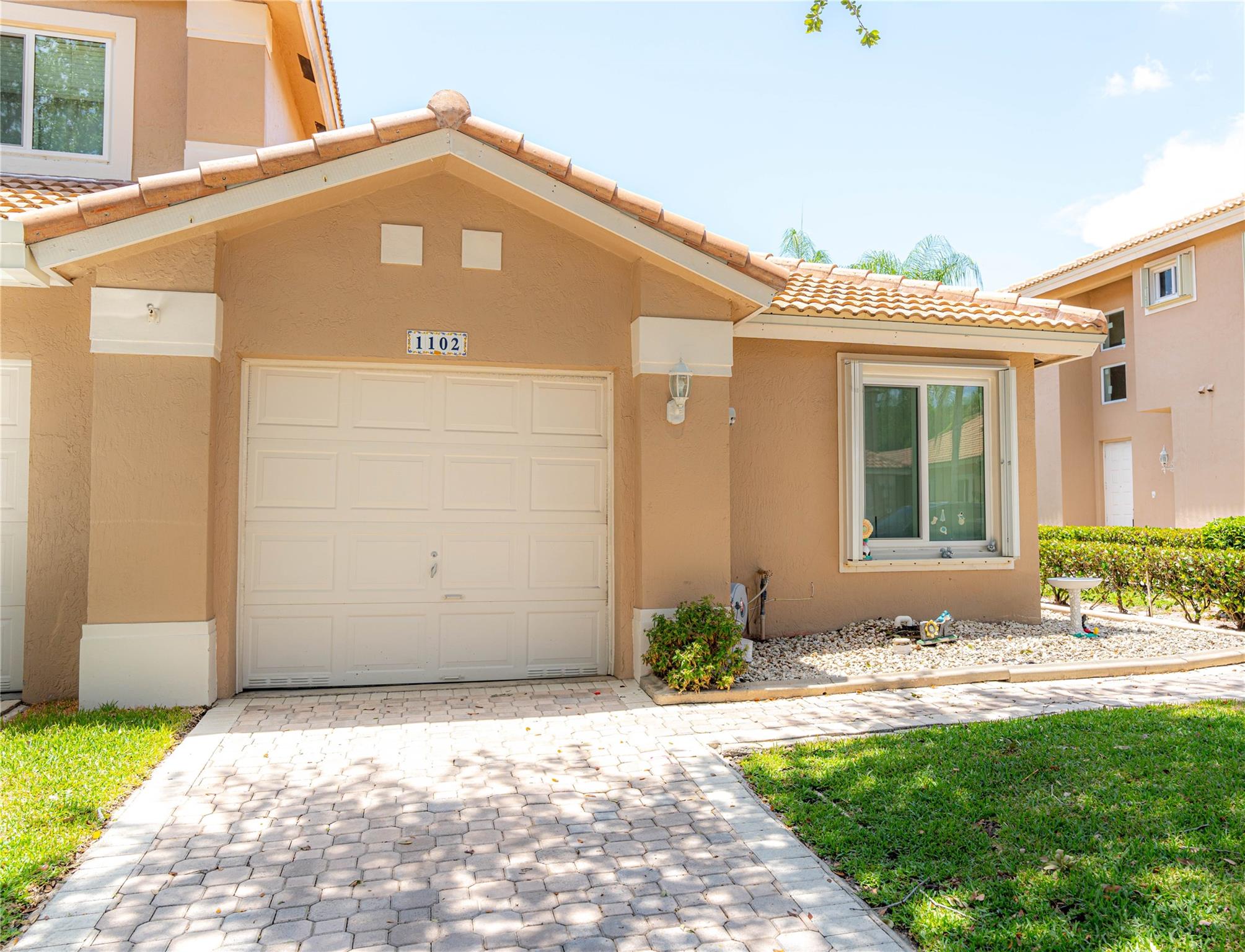 1102 Sw 158th ave Pembroke Pines FL 33027 | F10504649