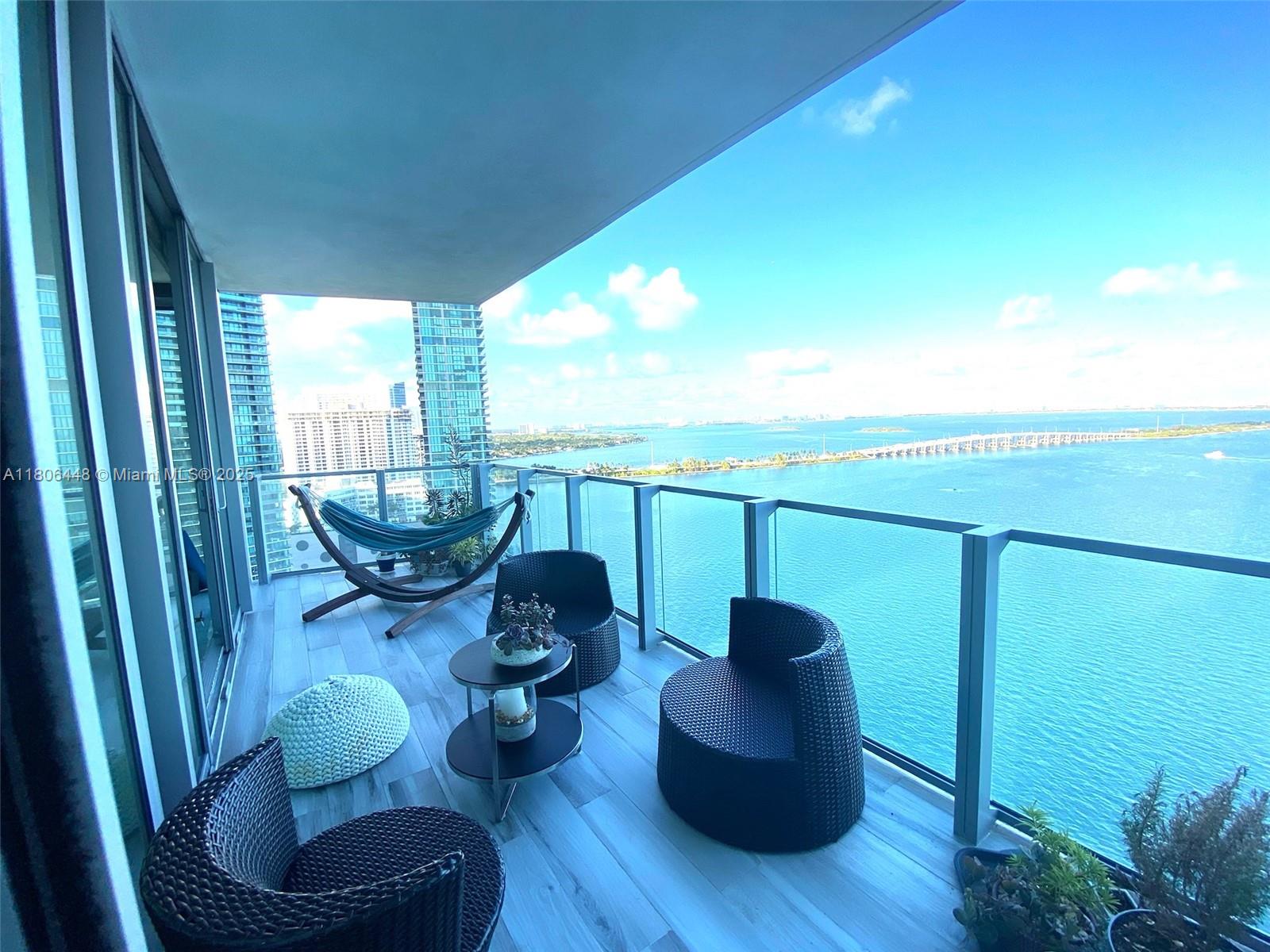 Apartamento à Venda em Miami, FL