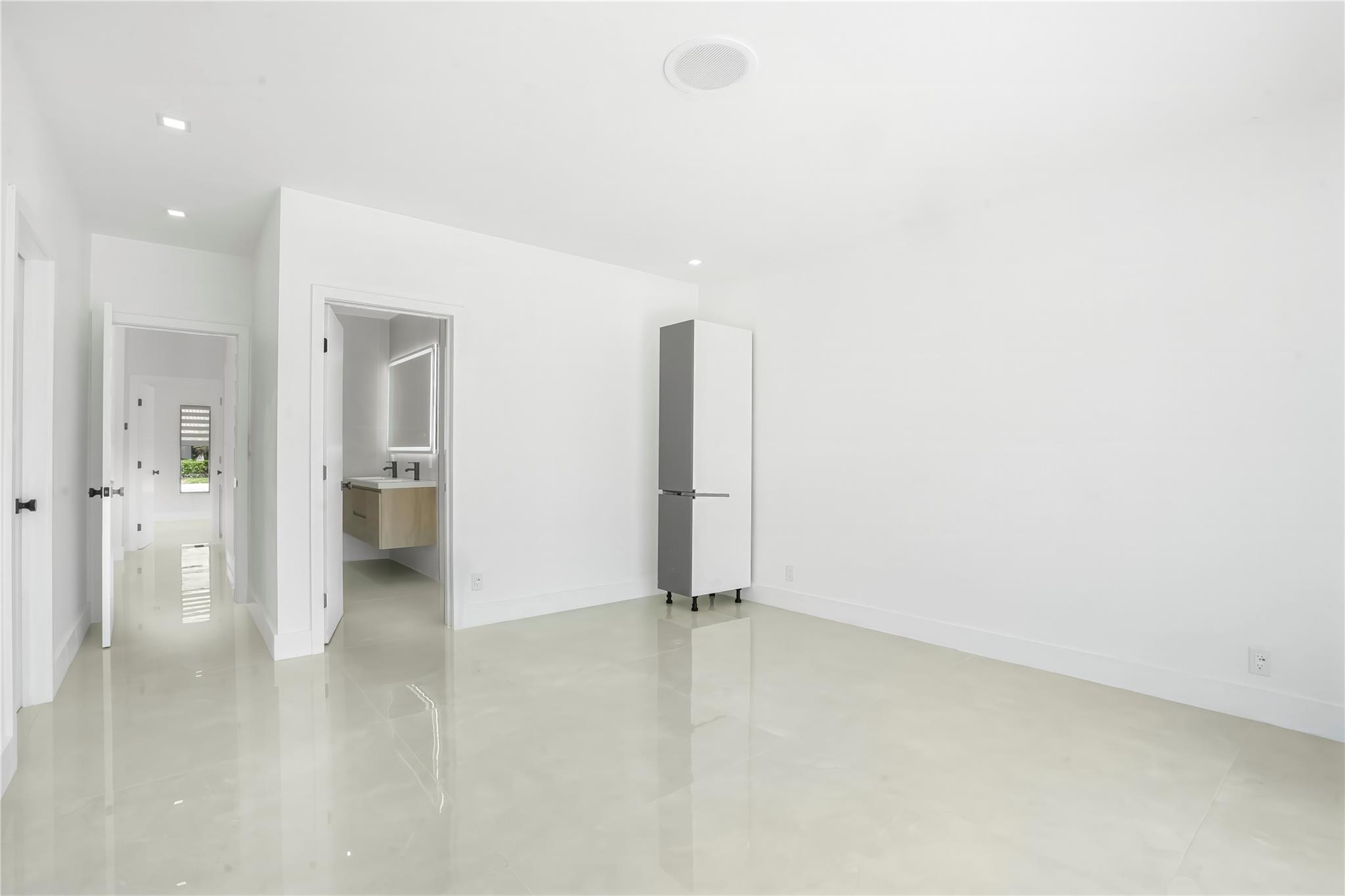  Master bedroom #1 - water view and access to backyard & pool