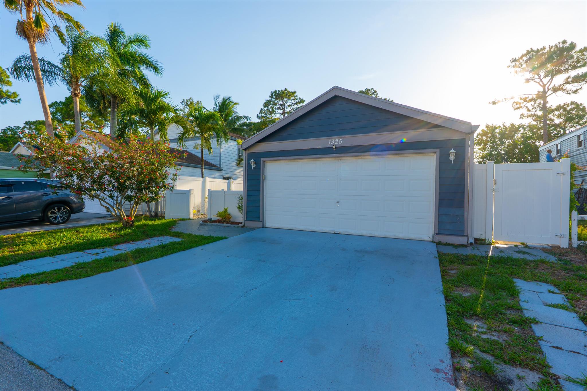 1325 Strawberry Lane West Palm Beach FL 33415 | R11092325