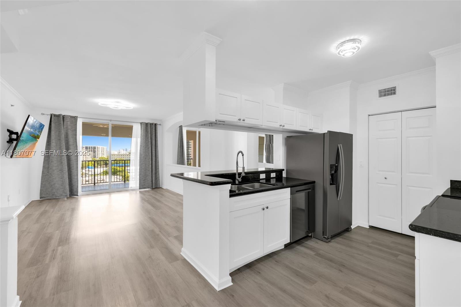 Porto Bellagio Condo