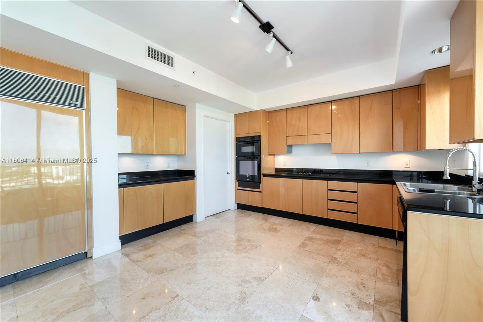 781 Crandon Blvd #1404, Key Biscayne FL 33149