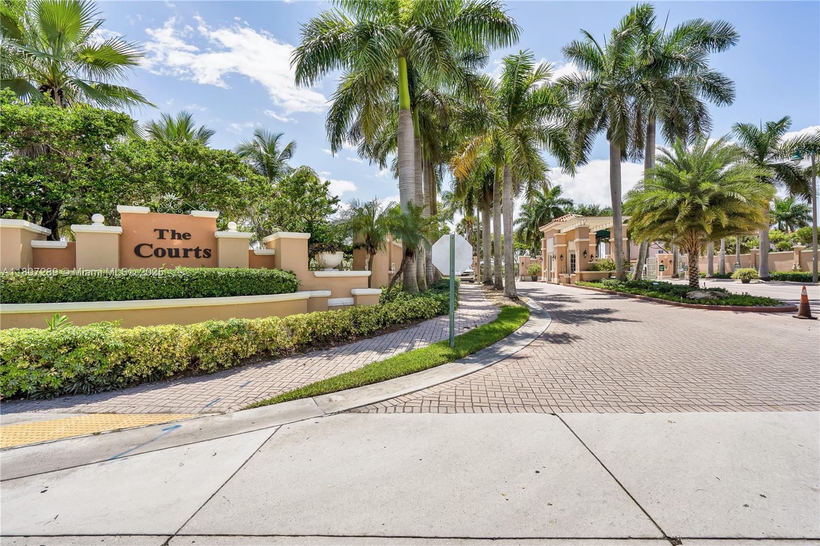 The Courts At Doral Isles