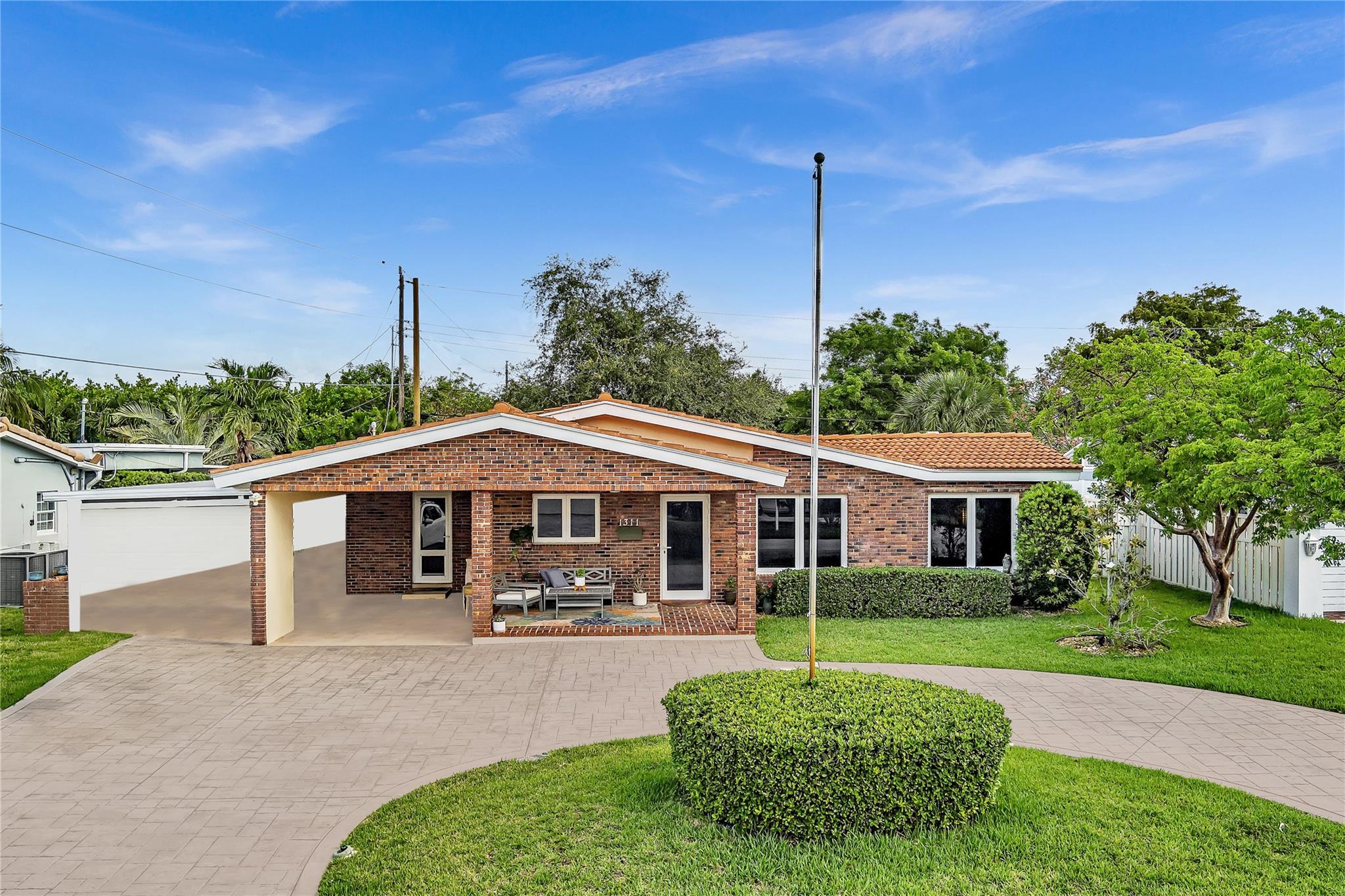 Homes for sale in Oakland Park, FL | 1311 Ne 42nd St, Oakland Park, FL 33334 | MLS# F10504952