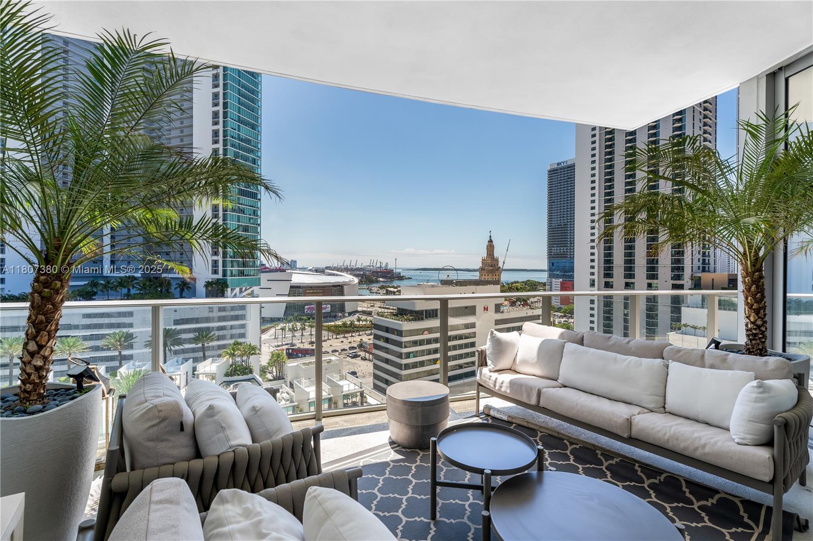 Apartamento à Venda em Miami, FL