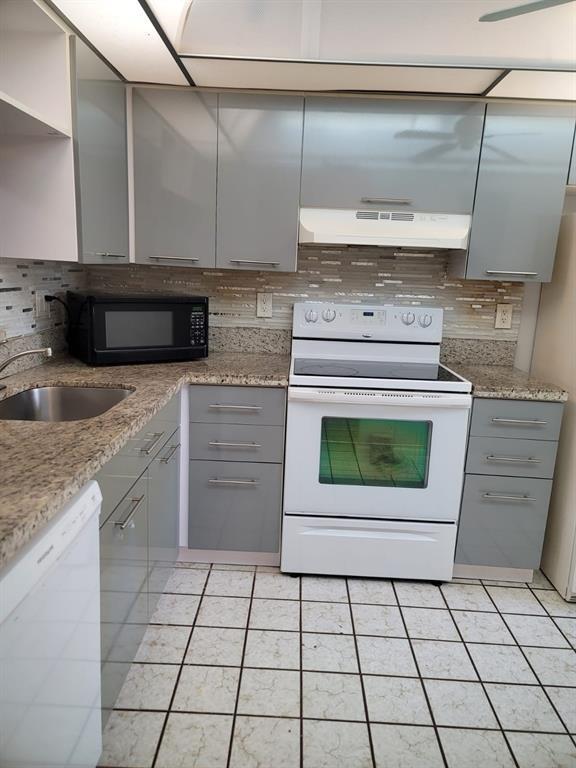 The Gardens At Pembroke L