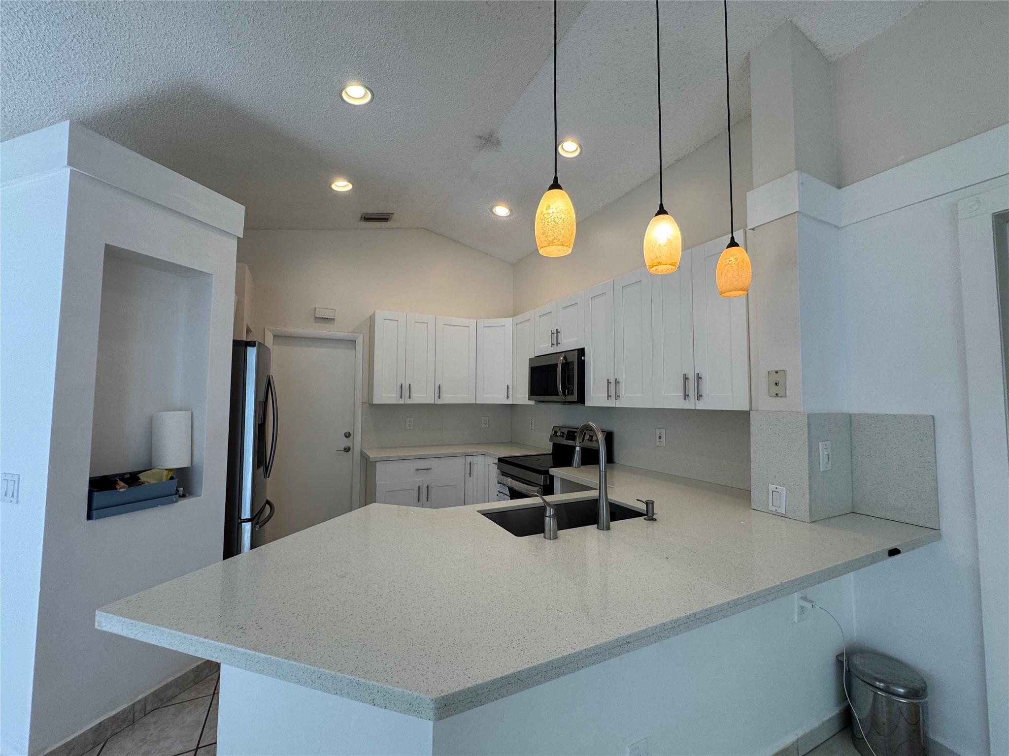 Homes for sale in Weston, FL | 4077 Pine Ridge Ln, Weston, FL 33331 | MLS# F10504533