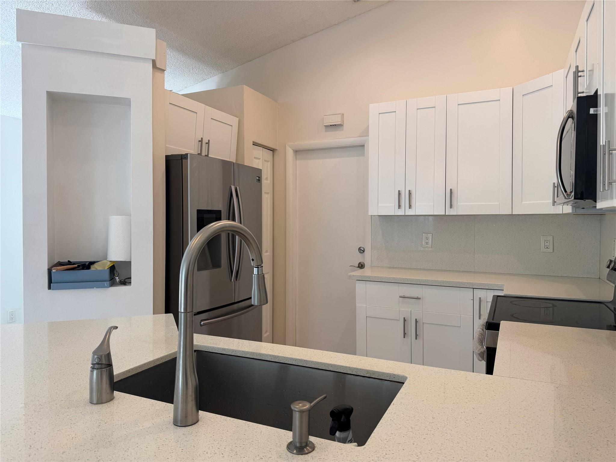 Homes for sale in Weston, FL | 4077 Pine Ridge Ln, Weston, FL 33331 | MLS# F10504533