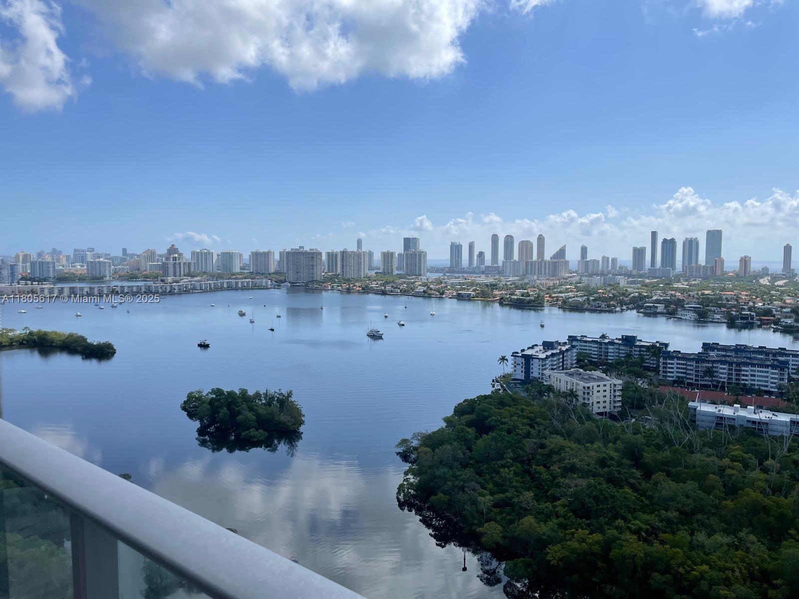 Apartamento à Venda em North Miami Beach, FL