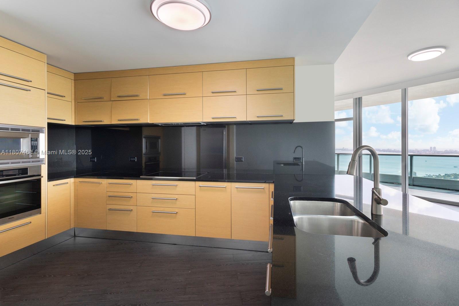 900 Biscayne Blvd #5606, Miami FL 33132