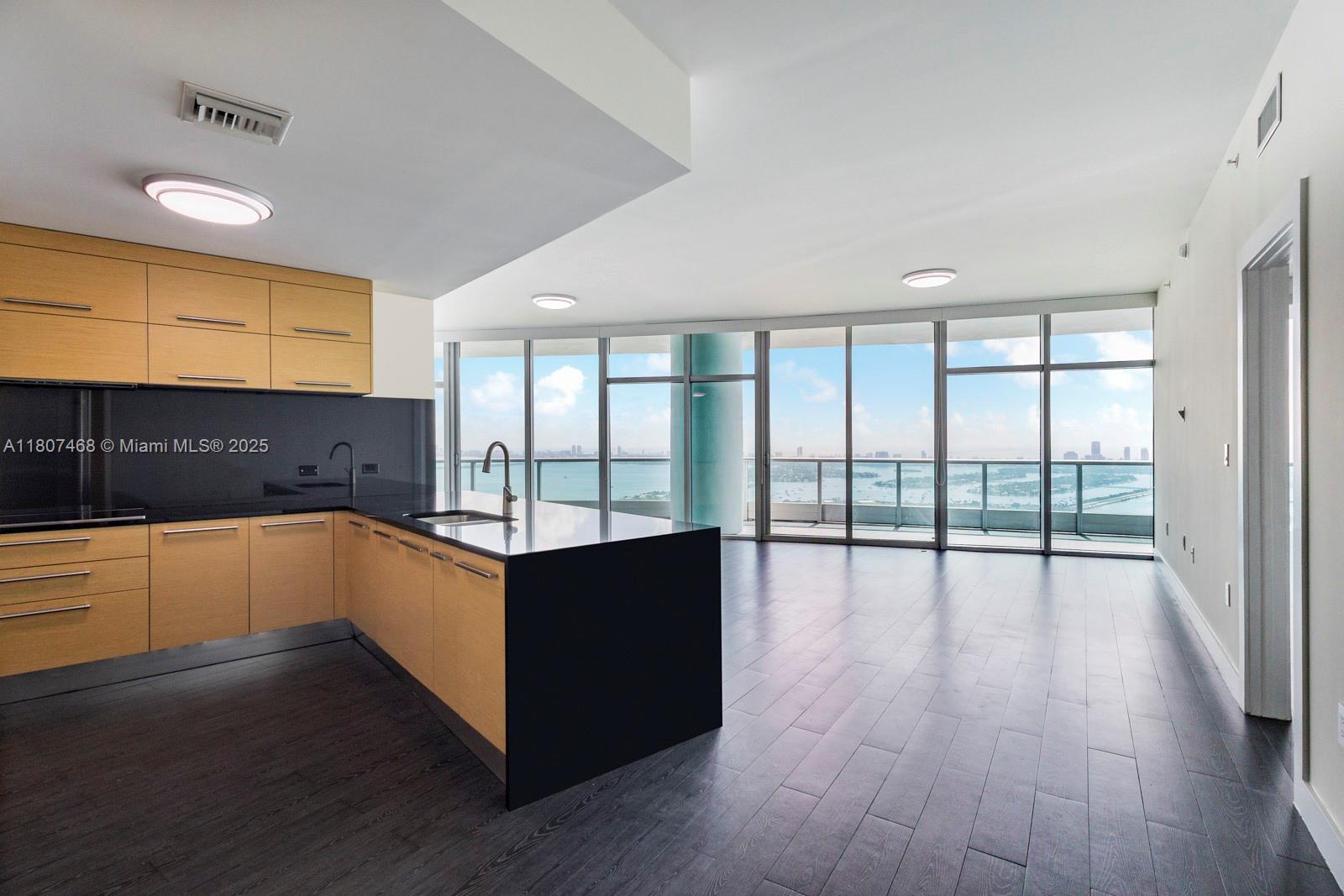 900 Biscayne Blvd #5606, Miami FL 33132