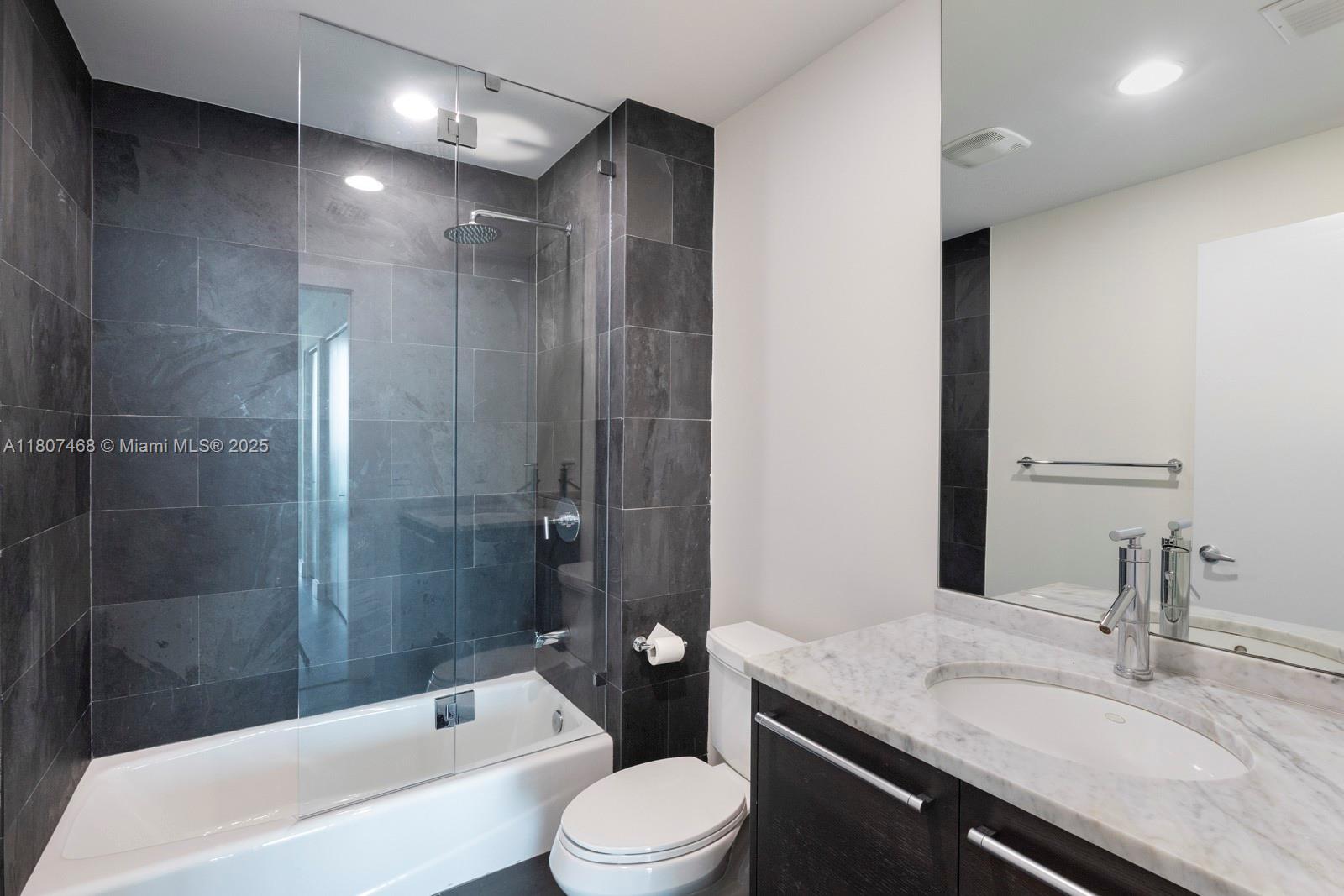 900 Biscayne Blvd #5606, Miami FL 33132
